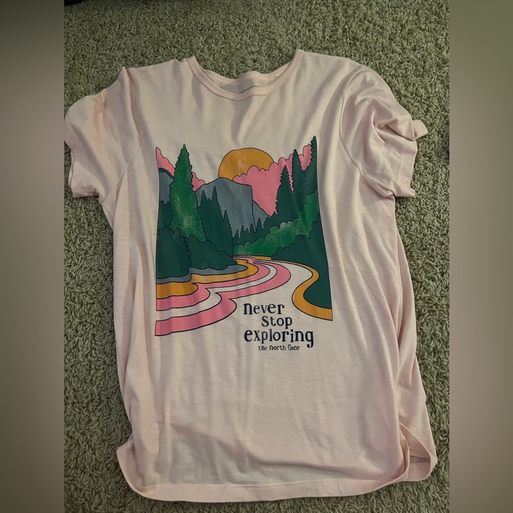 women’s medium north face t shirt